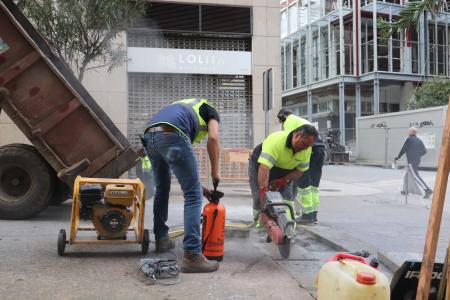 Imaxe Traballos de mantemento dos bloques de granito nas estradas peonís