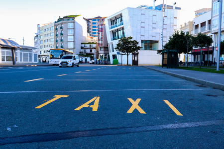 Imaxe A parada de taxis de Ribeira situarase diante da estación de autobuses